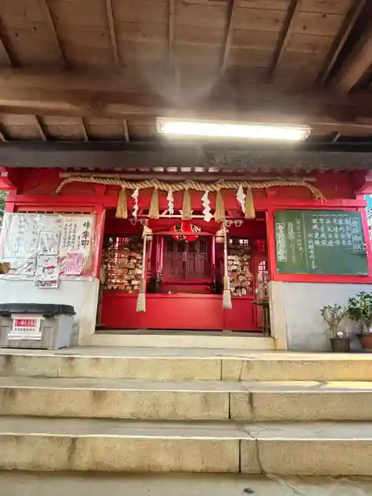音次郎稲荷神社の{uncategorized: "未分類", other: "その他", undefined: "問題あり", building: "その他建物", grave: "お墓", sacred_gate: "鳥居", guardian: "狛犬", statue: "像", buddha: "仏像", history: "歴史", nature: "自然", garden: "庭園", animal: "動物", pagoda: "塔", temizu: "手水舎", mountain_gate: "山門・神門", sanctuary: "本殿・本堂", subordinate: "末社・摂社", art: "芸術", scenery: "景色", jizo: "地蔵", ema: "絵馬", goshuin: "御朱印", omikuji: "おみくじ", items: "授与品その他", amulet: "お守り", goshuincho: "御朱印帳", eats: "食事", festival: "お祭り", votive_dance: "神楽", shichigosan: "七五三参", wedding: "結婚式", experience: "体験その他", initially: "初詣", around: "周辺", anti_infection: "感染症対策"}