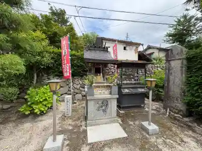 道入寺の{uncategorized: "未分類", other: "その他", undefined: "問題あり", building: "その他建物", grave: "お墓", sacred_gate: "鳥居", guardian: "狛犬", statue: "像", buddha: "仏像", history: "歴史", nature: "自然", garden: "庭園", animal: "動物", pagoda: "塔", temizu: "手水舎", mountain_gate: "山門・神門", sanctuary: "本殿・本堂", subordinate: "末社・摂社", art: "芸術", scenery: "景色", jizo: "地蔵", ema: "絵馬", goshuin: "御朱印", omikuji: "おみくじ", items: "授与品その他", amulet: "お守り", goshuincho: "御朱印帳", eats: "食事", festival: "お祭り", votive_dance: "神楽", shichigosan: "七五三参", wedding: "結婚式", experience: "体験その他", initially: "初詣", around: "周辺", anti_infection: "感染症対策"}