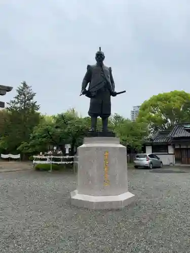 豊國神社の像