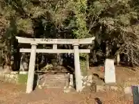 入粟野日光神社の{uncategorized: "未分類", other: "その他", undefined: "問題あり", building: "その他建物", grave: "お墓", sacred_gate: "鳥居", guardian: "狛犬", statue: "像", buddha: "仏像", history: "歴史", nature: "自然", garden: "庭園", animal: "動物", pagoda: "塔", temizu: "手水舎", mountain_gate: "山門・神門", sanctuary: "本殿・本堂", subordinate: "末社・摂社", art: "芸術", scenery: "景色", jizo: "地蔵", ema: "絵馬", goshuin: "御朱印", omikuji: "おみくじ", items: "授与品その他", amulet: "お守り", goshuincho: "御朱印帳", eats: "食事", festival: "お祭り", votive_dance: "神楽", shichigosan: "七五三参", wedding: "結婚式", experience: "体験その他", initially: "初詣", around: "周辺", anti_infection: "感染症対策"}