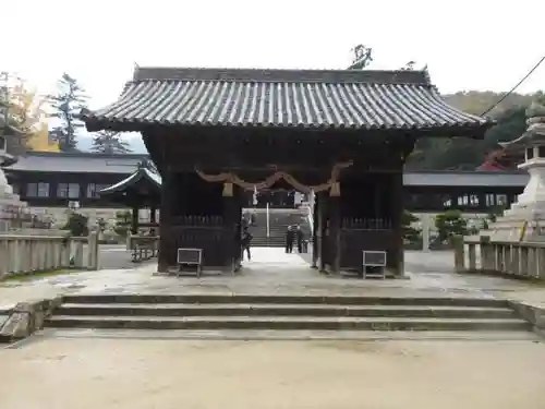 吉備津彦神社の山門