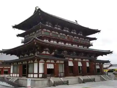 薬師寺の本殿・本堂