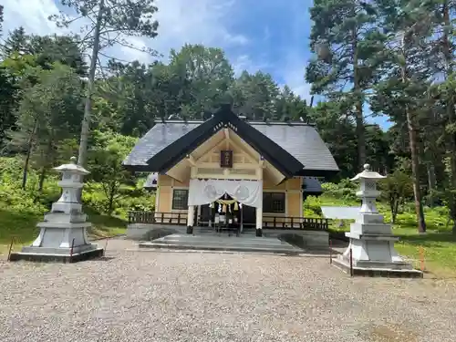 滝上神社の本殿