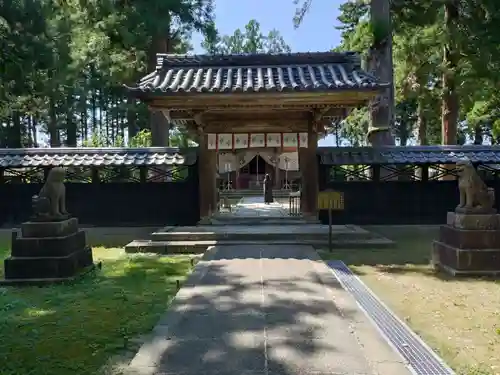 守りの神　藤基神社の山門・神門