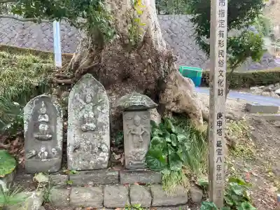 八雲神社（鎌倉・西御門）の{uncategorized: "未分類", other: "その他", undefined: "問題あり", building: "その他建物", grave: "お墓", sacred_gate: "鳥居", guardian: "狛犬", statue: "像", buddha: "仏像", history: "歴史", nature: "自然", garden: "庭園", animal: "動物", pagoda: "塔", temizu: "手水舎", mountain_gate: "山門・神門", sanctuary: "本殿・本堂", subordinate: "末社・摂社", art: "芸術", scenery: "景色", jizo: "地蔵", ema: "絵馬", goshuin: "御朱印", omikuji: "おみくじ", items: "授与品その他", amulet: "お守り", goshuincho: "御朱印帳", eats: "食事", festival: "お祭り", votive_dance: "神楽", shichigosan: "七五三参", wedding: "結婚式", experience: "体験その他", initially: "初詣", around: "周辺", anti_infection: "感染症対策"}