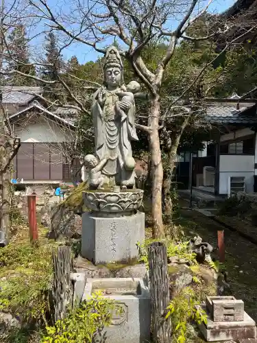 東光寺の{uncategorized: "未分類", other: "その他", undefined: "問題あり", building: "その他建物", grave: "お墓", sacred_gate: "鳥居", guardian: "狛犬", statue: "像", buddha: "仏像", history: "歴史", nature: "自然", garden: "庭園", animal: "動物", pagoda: "塔", temizu: "手水舎", mountain_gate: "山門・神門", sanctuary: "本殿・本堂", subordinate: "末社・摂社", art: "芸術", scenery: "景色", jizo: "地蔵", ema: "絵馬", goshuin: "御朱印", omikuji: "おみくじ", items: "授与品その他", amulet: "お守り", goshuincho: "御朱印帳", eats: "食事", festival: "お祭り", votive_dance: "神楽", shichigosan: "七五三参", wedding: "結婚式", experience: "体験その他", initially: "初詣", around: "周辺", anti_infection: "感染症対策"}