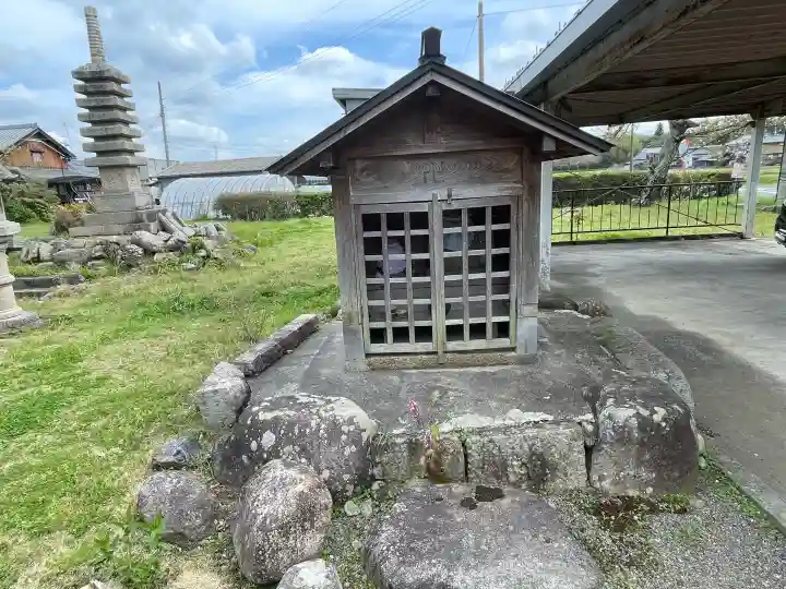 長徳寺の{uncategorized: "未分類", other: "その他", undefined: "問題あり", building: "その他建物", grave: "お墓", sacred_gate: "鳥居", guardian: "狛犬", statue: "像", buddha: "仏像", history: "歴史", nature: "自然", garden: "庭園", animal: "動物", pagoda: "塔", temizu: "手水舎", mountain_gate: "山門・神門", sanctuary: "本殿・本堂", subordinate: "末社・摂社", art: "芸術", scenery: "景色", jizo: "地蔵", ema: "絵馬", goshuin: "御朱印", omikuji: "おみくじ", items: "授与品その他", amulet: "お守り", goshuincho: "御朱印帳", eats: "食事", festival: "お祭り", votive_dance: "神楽", shichigosan: "七五三参", wedding: "結婚式", experience: "体験その他", initially: "初詣", around: "周辺", anti_infection: "感染症対策"}