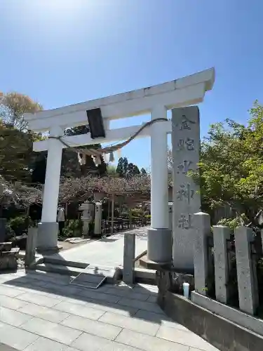 金蛇水神社の{uncategorized: "未分類", other: "その他", undefined: "問題あり", building: "その他建物", grave: "お墓", sacred_gate: "鳥居", guardian: "狛犬", statue: "像", buddha: "仏像", history: "歴史", nature: "自然", garden: "庭園", animal: "動物", pagoda: "塔", temizu: "手水舎", mountain_gate: "山門・神門", sanctuary: "本殿・本堂", subordinate: "末社・摂社", art: "芸術", scenery: "景色", jizo: "地蔵", ema: "絵馬", goshuin: "御朱印", omikuji: "おみくじ", items: "授与品その他", amulet: "お守り", goshuincho: "御朱印帳", eats: "食事", festival: "お祭り", votive_dance: "神楽", shichigosan: "七五三参", wedding: "結婚式", experience: "体験その他", initially: "初詣", around: "周辺", anti_infection: "感染症対策"}