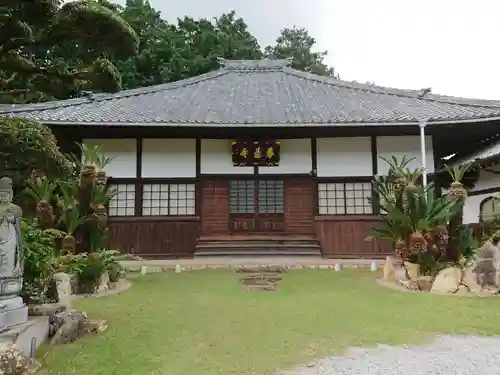 華蔵寺の本殿・本堂