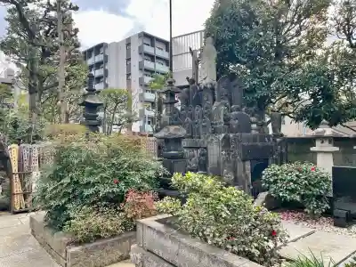 寳蓮寺の{uncategorized: "未分類", other: "その他", undefined: "問題あり", building: "その他建物", grave: "お墓", sacred_gate: "鳥居", guardian: "狛犬", statue: "像", buddha: "仏像", history: "歴史", nature: "自然", garden: "庭園", animal: "動物", pagoda: "塔", temizu: "手水舎", mountain_gate: "山門・神門", sanctuary: "本殿・本堂", subordinate: "末社・摂社", art: "芸術", scenery: "景色", jizo: "地蔵", ema: "絵馬", goshuin: "御朱印", omikuji: "おみくじ", items: "授与品その他", amulet: "お守り", goshuincho: "御朱印帳", eats: "食事", festival: "お祭り", votive_dance: "神楽", shichigosan: "七五三参", wedding: "結婚式", experience: "体験その他", initially: "初詣", around: "周辺", anti_infection: "感染症対策"}