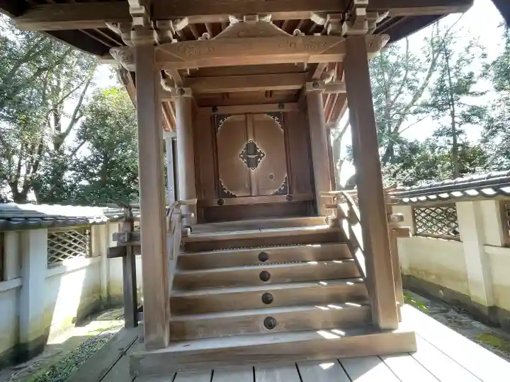 入江神社の{uncategorized: "未分類", other: "その他", undefined: "問題あり", building: "その他建物", grave: "お墓", sacred_gate: "鳥居", guardian: "狛犬", statue: "像", buddha: "仏像", history: "歴史", nature: "自然", garden: "庭園", animal: "動物", pagoda: "塔", temizu: "手水舎", mountain_gate: "山門・神門", sanctuary: "本殿・本堂", subordinate: "末社・摂社", art: "芸術", scenery: "景色", jizo: "地蔵", ema: "絵馬", goshuin: "御朱印", omikuji: "おみくじ", items: "授与品その他", amulet: "お守り", goshuincho: "御朱印帳", eats: "食事", festival: "お祭り", votive_dance: "神楽", shichigosan: "七五三参", wedding: "結婚式", experience: "体験その他", initially: "初詣", around: "周辺", anti_infection: "感染症対策"}