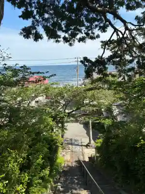 素鵞神社の{uncategorized: "未分類", other: "その他", undefined: "問題あり", building: "その他建物", grave: "お墓", sacred_gate: "鳥居", guardian: "狛犬", statue: "像", buddha: "仏像", history: "歴史", nature: "自然", garden: "庭園", animal: "動物", pagoda: "塔", temizu: "手水舎", mountain_gate: "山門・神門", sanctuary: "本殿・本堂", subordinate: "末社・摂社", art: "芸術", scenery: "景色", jizo: "地蔵", ema: "絵馬", goshuin: "御朱印", omikuji: "おみくじ", items: "授与品その他", amulet: "お守り", goshuincho: "御朱印帳", eats: "食事", festival: "お祭り", votive_dance: "神楽", shichigosan: "七五三参", wedding: "結婚式", experience: "体験その他", initially: "初詣", around: "周辺", anti_infection: "感染症対策"}