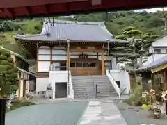 富春院の本殿