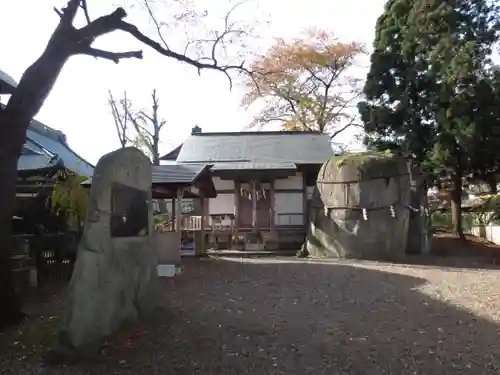 三ツ石神社の本殿