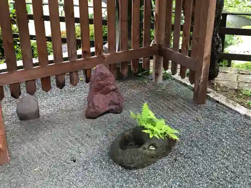 榊山稲荷神社の庭園