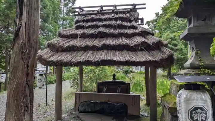 義經神社の手水舎