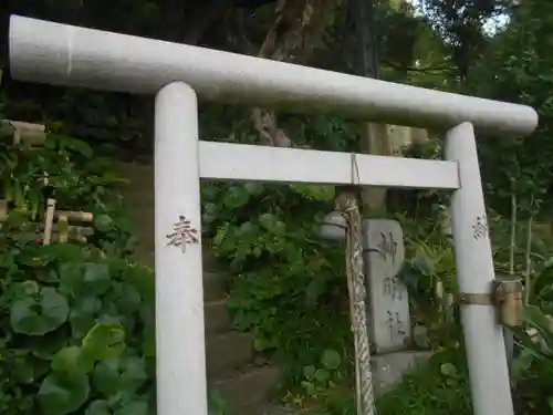 神明社の鳥居