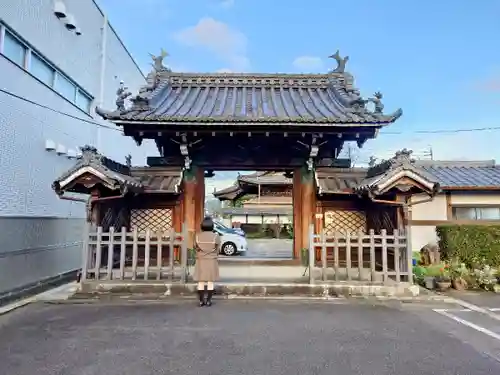 西林寺の山門