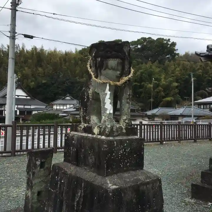 苦竹年禰神社の狛犬