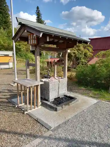 白根三吉神社の手水