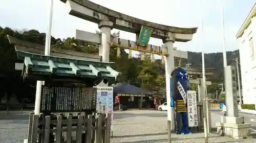 三輪神社の鳥居