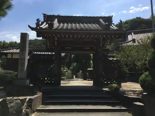 如意寺の山門