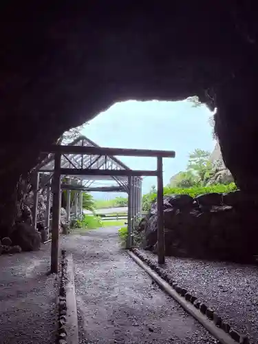 御厨人窟・神明窟(高知県)