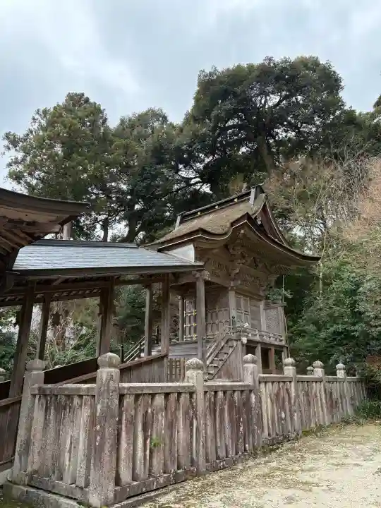 山王宮日吉神社の{uncategorized: "未分類", other: "その他", undefined: "問題あり", building: "その他建物", grave: "お墓", sacred_gate: "鳥居", guardian: "狛犬", statue: "像", buddha: "仏像", history: "歴史", nature: "自然", garden: "庭園", animal: "動物", pagoda: "塔", temizu: "手水舎", mountain_gate: "山門・神門", sanctuary: "本殿・本堂", subordinate: "末社・摂社", art: "芸術", scenery: "景色", jizo: "地蔵", ema: "絵馬", goshuin: "御朱印", omikuji: "おみくじ", items: "授与品その他", amulet: "お守り", goshuincho: "御朱印帳", eats: "食事", festival: "お祭り", votive_dance: "神楽", shichigosan: "七五三参", wedding: "結婚式", experience: "体験その他", initially: "初詣", around: "周辺", anti_infection: "感染症対策"}