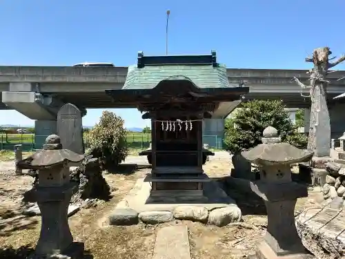  八幡若宮八幡神社 の{uncategorized: "未分類", other: "その他", undefined: "問題あり", building: "その他建物", grave: "お墓", sacred_gate: "鳥居", guardian: "狛犬", statue: "像", buddha: "仏像", history: "歴史", nature: "自然", garden: "庭園", animal: "動物", pagoda: "塔", temizu: "手水舎", mountain_gate: "山門・神門", sanctuary: "本殿・本堂", subordinate: "末社・摂社", art: "芸術", scenery: "景色", jizo: "地蔵", ema: "絵馬", goshuin: "御朱印", omikuji: "おみくじ", items: "授与品その他", amulet: "お守り", goshuincho: "御朱印帳", eats: "食事", festival: "お祭り", votive_dance: "神楽", shichigosan: "七五三参", wedding: "結婚式", experience: "体験その他", initially: "初詣", around: "周辺", anti_infection: "感染症対策"}