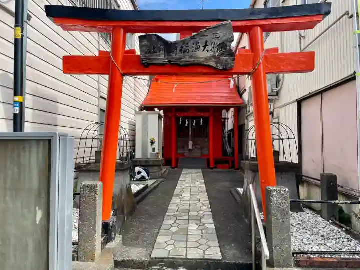伏見大漁稲荷神社の{uncategorized: "未分類", other: "その他", undefined: "問題あり", building: "その他建物", grave: "お墓", sacred_gate: "鳥居", guardian: "狛犬", statue: "像", buddha: "仏像", history: "歴史", nature: "自然", garden: "庭園", animal: "動物", pagoda: "塔", temizu: "手水舎", mountain_gate: "山門・神門", sanctuary: "本殿・本堂", subordinate: "末社・摂社", art: "芸術", scenery: "景色", jizo: "地蔵", ema: "絵馬", goshuin: "御朱印", omikuji: "おみくじ", items: "授与品その他", amulet: "お守り", goshuincho: "御朱印帳", eats: "食事", festival: "お祭り", votive_dance: "神楽", shichigosan: "七五三参", wedding: "結婚式", experience: "体験その他", initially: "初詣", around: "周辺", anti_infection: "感染症対策"}