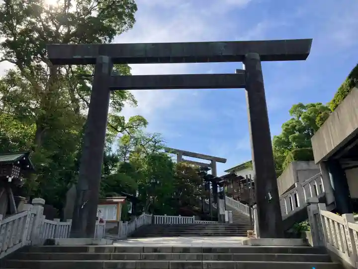 伊勢山皇大神宮の{uncategorized: "未分類", other: "その他", undefined: "問題あり", building: "その他建物", grave: "お墓", sacred_gate: "鳥居", guardian: "狛犬", statue: "像", buddha: "仏像", history: "歴史", nature: "自然", garden: "庭園", animal: "動物", pagoda: "塔", temizu: "手水舎", mountain_gate: "山門・神門", sanctuary: "本殿・本堂", subordinate: "末社・摂社", art: "芸術", scenery: "景色", jizo: "地蔵", ema: "絵馬", goshuin: "御朱印", omikuji: "おみくじ", items: "授与品その他", amulet: "お守り", goshuincho: "御朱印帳", eats: "食事", festival: "お祭り", votive_dance: "神楽", shichigosan: "七五三参", wedding: "結婚式", experience: "体験その他", initially: "初詣", around: "周辺", anti_infection: "感染症対策"}