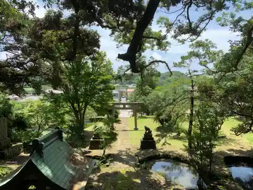 八幡神社の庭園