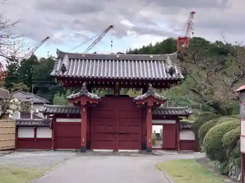 大光普照寺の山門