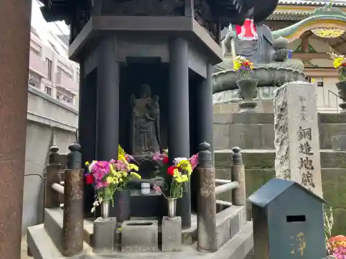 眞性寺の{uncategorized: "未分類", other: "その他", undefined: "問題あり", building: "その他建物", grave: "お墓", sacred_gate: "鳥居", guardian: "狛犬", statue: "像", buddha: "仏像", history: "歴史", nature: "自然", garden: "庭園", animal: "動物", pagoda: "塔", temizu: "手水舎", mountain_gate: "山門・神門", sanctuary: "本殿・本堂", subordinate: "末社・摂社", art: "芸術", scenery: "景色", jizo: "地蔵", ema: "絵馬", goshuin: "御朱印", omikuji: "おみくじ", items: "授与品その他", amulet: "お守り", goshuincho: "御朱印帳", eats: "食事", festival: "お祭り", votive_dance: "神楽", shichigosan: "七五三参", wedding: "結婚式", experience: "体験その他", initially: "初詣", around: "周辺", anti_infection: "感染症対策"}