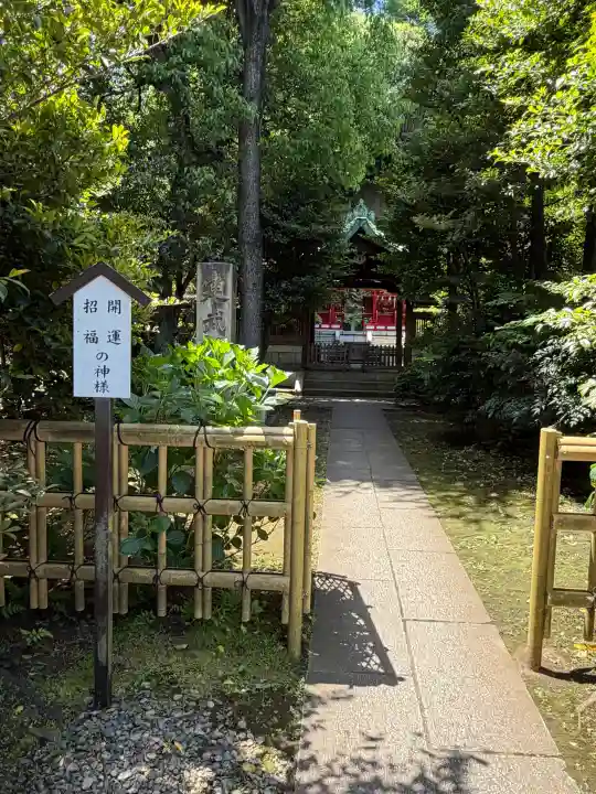 白金氷川神社の{uncategorized: "未分類", other: "その他", undefined: "問題あり", building: "その他建物", grave: "お墓", sacred_gate: "鳥居", guardian: "狛犬", statue: "像", buddha: "仏像", history: "歴史", nature: "自然", garden: "庭園", animal: "動物", pagoda: "塔", temizu: "手水舎", mountain_gate: "山門・神門", sanctuary: "本殿・本堂", subordinate: "末社・摂社", art: "芸術", scenery: "景色", jizo: "地蔵", ema: "絵馬", goshuin: "御朱印", omikuji: "おみくじ", items: "授与品その他", amulet: "お守り", goshuincho: "御朱印帳", eats: "食事", festival: "お祭り", votive_dance: "神楽", shichigosan: "七五三参", wedding: "結婚式", experience: "体験その他", initially: "初詣", around: "周辺", anti_infection: "感染症対策"}