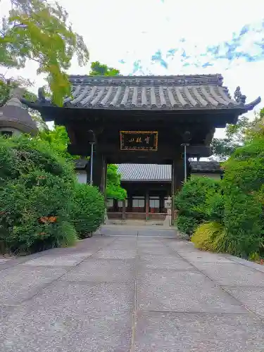 西生寺の山門