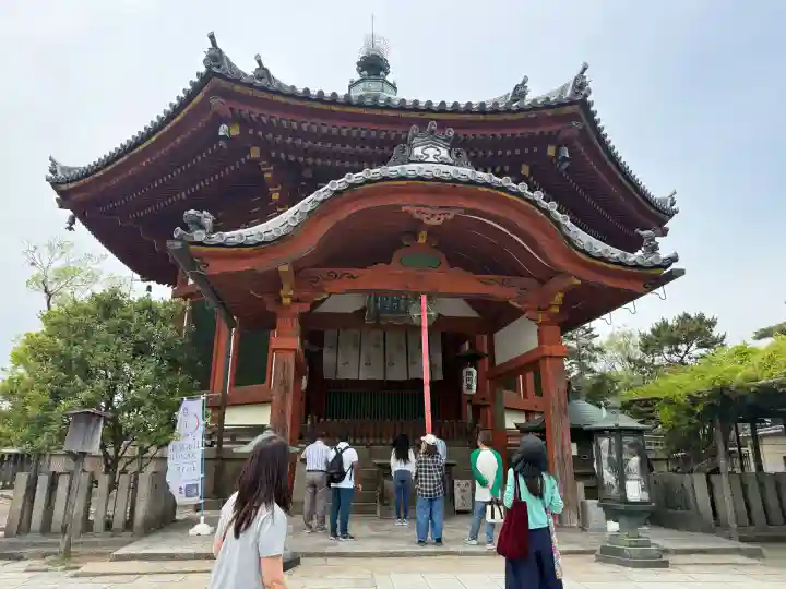興福寺 南円堂の{uncategorized: "未分類", other: "その他", undefined: "問題あり", building: "その他建物", grave: "お墓", sacred_gate: "鳥居", guardian: "狛犬", statue: "像", buddha: "仏像", history: "歴史", nature: "自然", garden: "庭園", animal: "動物", pagoda: "塔", temizu: "手水舎", mountain_gate: "山門・神門", sanctuary: "本殿・本堂", subordinate: "末社・摂社", art: "芸術", scenery: "景色", jizo: "地蔵", ema: "絵馬", goshuin: "御朱印", omikuji: "おみくじ", items: "授与品その他", amulet: "お守り", goshuincho: "御朱印帳", eats: "食事", festival: "お祭り", votive_dance: "神楽", shichigosan: "七五三参", wedding: "結婚式", experience: "体験その他", initially: "初詣", around: "周辺", anti_infection: "感染症対策"}