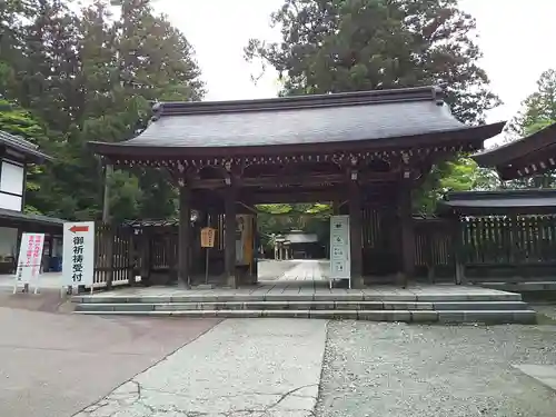 雄山神社前立社壇の山門・神門