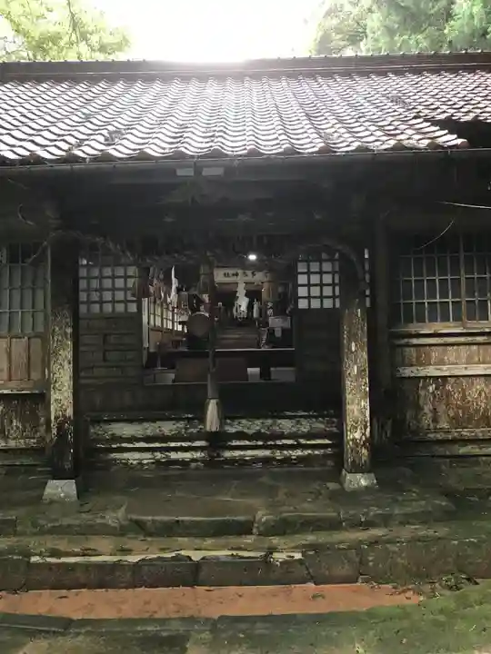 多鳩神社の本殿・本堂