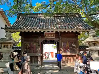 鳥飼八幡宮の山門・神門