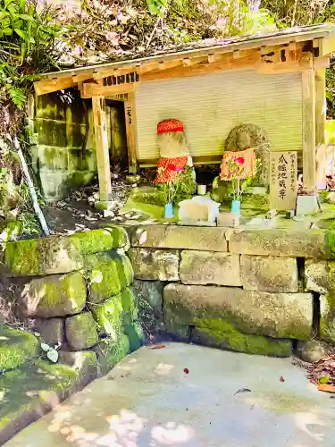 岩殿寺の{uncategorized: "未分類", other: "その他", undefined: "問題あり", building: "その他建物", grave: "お墓", sacred_gate: "鳥居", guardian: "狛犬", statue: "像", buddha: "仏像", history: "歴史", nature: "自然", garden: "庭園", animal: "動物", pagoda: "塔", temizu: "手水舎", mountain_gate: "山門・神門", sanctuary: "本殿・本堂", subordinate: "末社・摂社", art: "芸術", scenery: "景色", jizo: "地蔵", ema: "絵馬", goshuin: "御朱印", omikuji: "おみくじ", items: "授与品その他", amulet: "お守り", goshuincho: "御朱印帳", eats: "食事", festival: "お祭り", votive_dance: "神楽", shichigosan: "七五三参", wedding: "結婚式", experience: "体験その他", initially: "初詣", around: "周辺", anti_infection: "感染症対策"}