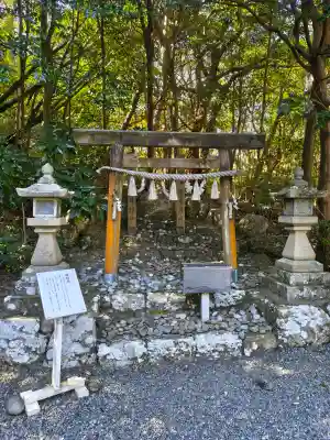 伊良湖神社の{uncategorized: "未分類", other: "その他", undefined: "問題あり", building: "その他建物", grave: "お墓", sacred_gate: "鳥居", guardian: "狛犬", statue: "像", buddha: "仏像", history: "歴史", nature: "自然", garden: "庭園", animal: "動物", pagoda: "塔", temizu: "手水舎", mountain_gate: "山門・神門", sanctuary: "本殿・本堂", subordinate: "末社・摂社", art: "芸術", scenery: "景色", jizo: "地蔵", ema: "絵馬", goshuin: "御朱印", omikuji: "おみくじ", items: "授与品その他", amulet: "お守り", goshuincho: "御朱印帳", eats: "食事", festival: "お祭り", votive_dance: "神楽", shichigosan: "七五三参", wedding: "結婚式", experience: "体験その他", initially: "初詣", around: "周辺", anti_infection: "感染症対策"}