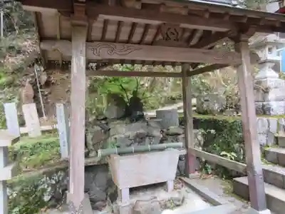 満願滝弁財天の手水舎