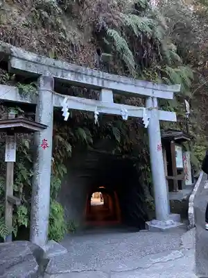 銭洗弁財天宇賀福神社の鳥居