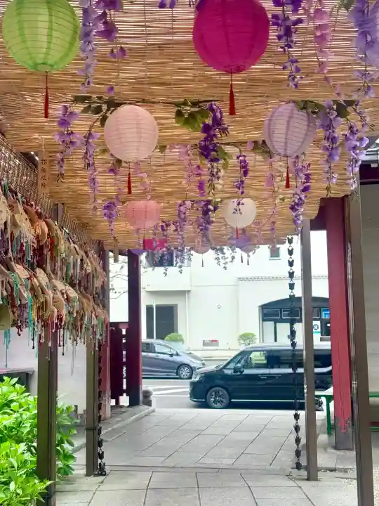 仙台大神宮の{uncategorized: "未分類", other: "その他", undefined: "問題あり", building: "その他建物", grave: "お墓", sacred_gate: "鳥居", guardian: "狛犬", statue: "像", buddha: "仏像", history: "歴史", nature: "自然", garden: "庭園", animal: "動物", pagoda: "塔", temizu: "手水舎", mountain_gate: "山門・神門", sanctuary: "本殿・本堂", subordinate: "末社・摂社", art: "芸術", scenery: "景色", jizo: "地蔵", ema: "絵馬", goshuin: "御朱印", omikuji: "おみくじ", items: "授与品その他", amulet: "お守り", goshuincho: "御朱印帳", eats: "食事", festival: "お祭り", votive_dance: "神楽", shichigosan: "七五三参", wedding: "結婚式", experience: "体験その他", initially: "初詣", around: "周辺", anti_infection: "感染症対策"}