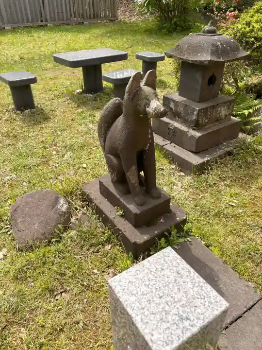 与次郎稲荷神社の{uncategorized: "未分類", other: "その他", undefined: "問題あり", building: "その他建物", grave: "お墓", sacred_gate: "鳥居", guardian: "狛犬", statue: "像", buddha: "仏像", history: "歴史", nature: "自然", garden: "庭園", animal: "動物", pagoda: "塔", temizu: "手水舎", mountain_gate: "山門・神門", sanctuary: "本殿・本堂", subordinate: "末社・摂社", art: "芸術", scenery: "景色", jizo: "地蔵", ema: "絵馬", goshuin: "御朱印", omikuji: "おみくじ", items: "授与品その他", amulet: "お守り", goshuincho: "御朱印帳", eats: "食事", festival: "お祭り", votive_dance: "神楽", shichigosan: "七五三参", wedding: "結婚式", experience: "体験その他", initially: "初詣", around: "周辺", anti_infection: "感染症対策"}