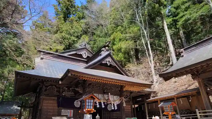 新倉富士浅間神社の本殿・本堂