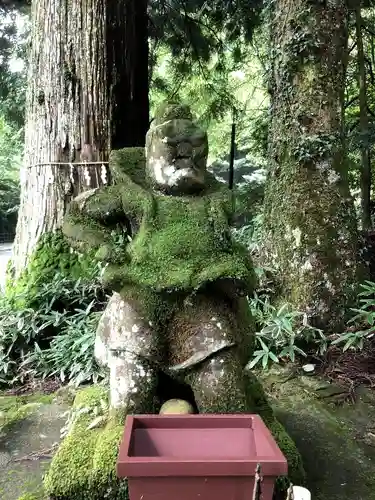 白鳥神社の像