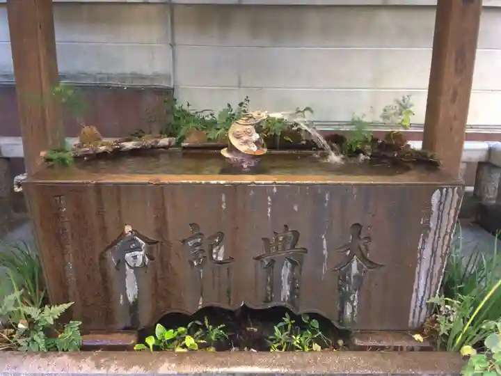 小野照崎神社の手水舎