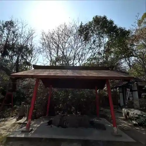 清水稲荷の{uncategorized: "未分類", other: "その他", undefined: "問題あり", building: "その他建物", grave: "お墓", sacred_gate: "鳥居", guardian: "狛犬", statue: "像", buddha: "仏像", history: "歴史", nature: "自然", garden: "庭園", animal: "動物", pagoda: "塔", temizu: "手水舎", mountain_gate: "山門・神門", sanctuary: "本殿・本堂", subordinate: "末社・摂社", art: "芸術", scenery: "景色", jizo: "地蔵", ema: "絵馬", goshuin: "御朱印", omikuji: "おみくじ", items: "授与品その他", amulet: "お守り", goshuincho: "御朱印帳", eats: "食事", festival: "お祭り", votive_dance: "神楽", shichigosan: "七五三参", wedding: "結婚式", experience: "体験その他", initially: "初詣", around: "周辺", anti_infection: "感染症対策"}